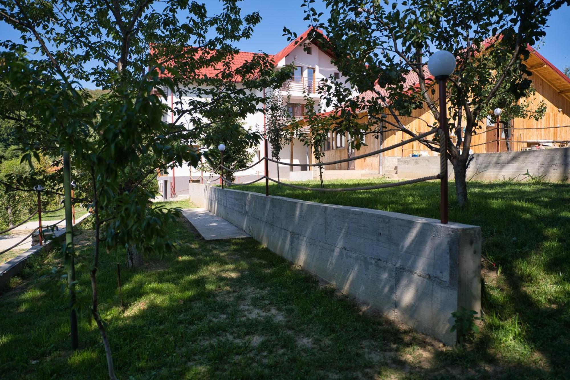 Perla Argesului, Ciubar, Piscina, Lift, Gratar, Cabana, Pensiuni, Hotel Cazare Transfagarasan Curtea De Arges Albestii de Arges エクステリア 写真