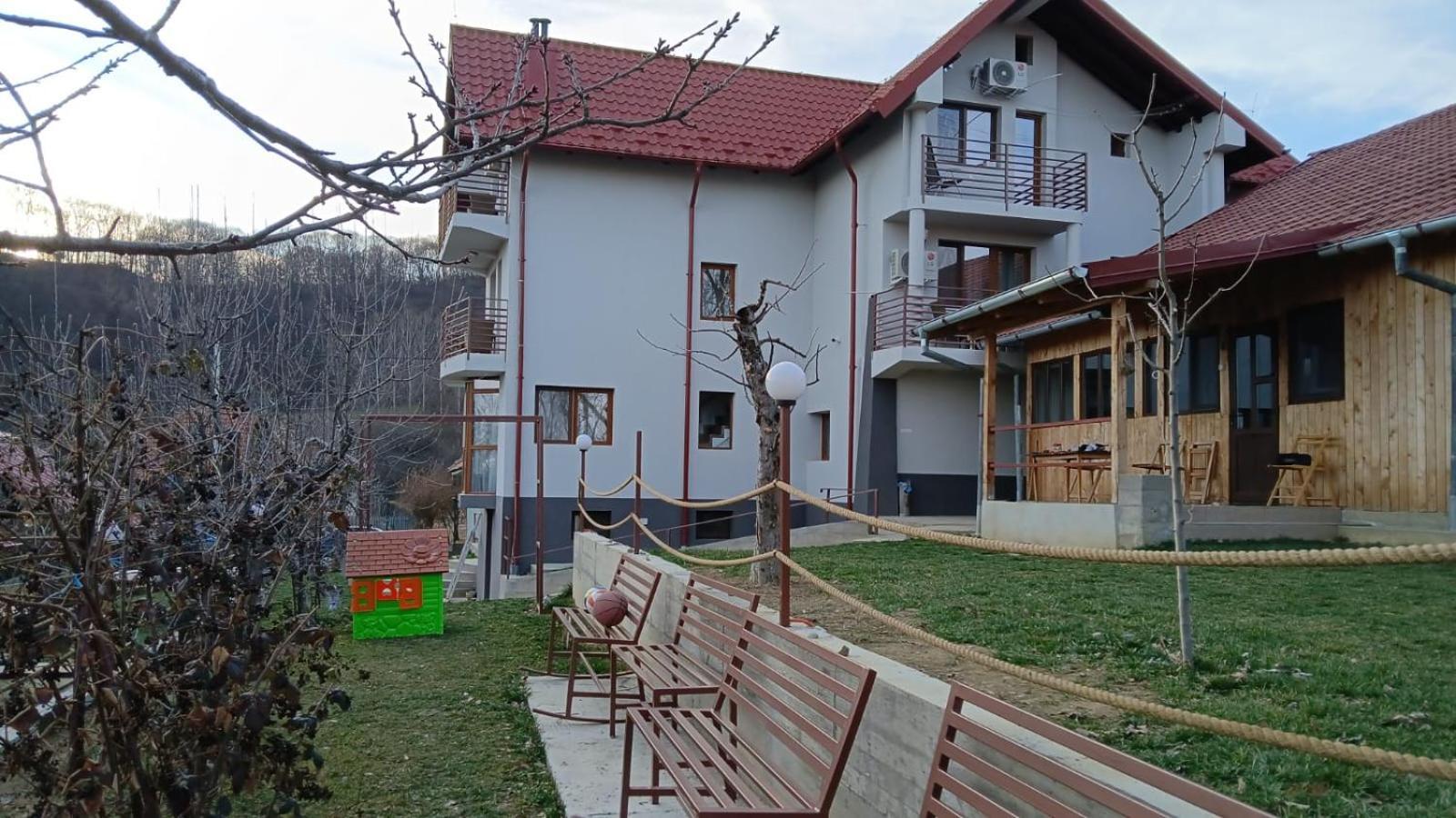 Perla Argesului, Ciubar, Piscina, Lift, Gratar, Cabana, Pensiuni, Hotel Cazare Transfagarasan Curtea De Arges Albestii de Arges エクステリア 写真