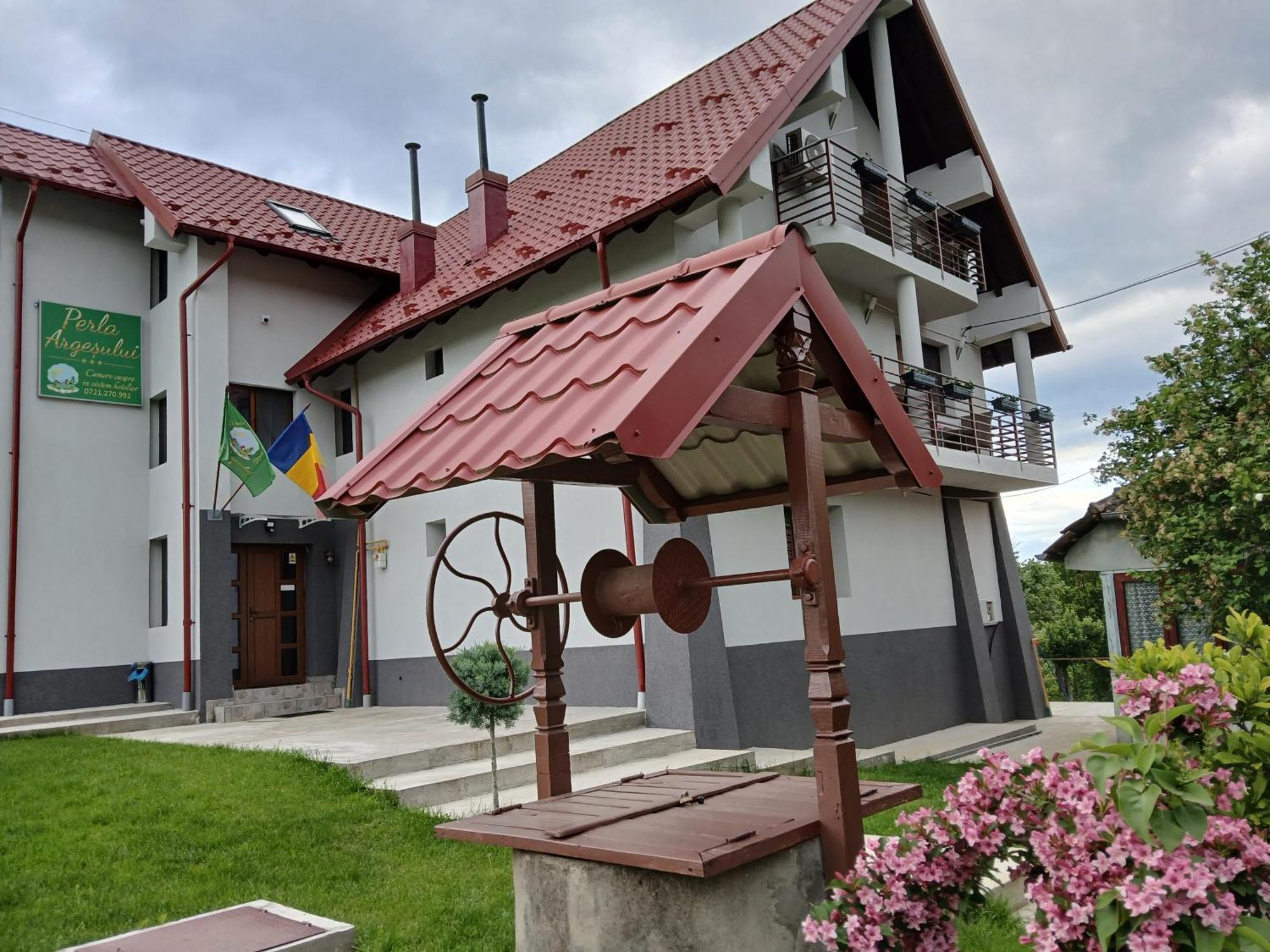 Perla Argesului, Ciubar, Piscina, Lift, Gratar, Cabana, Pensiuni, Hotel Cazare Transfagarasan Curtea De Arges Albestii de Arges エクステリア 写真